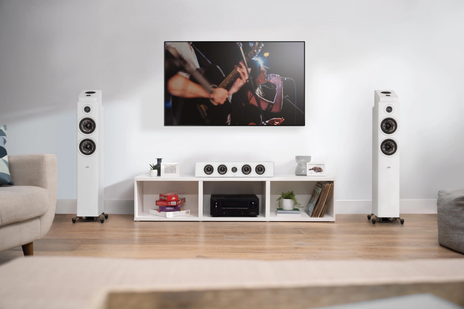 Polk Audio R900 Atmos korkeuskaiutinpari, valkoinen lifestyle