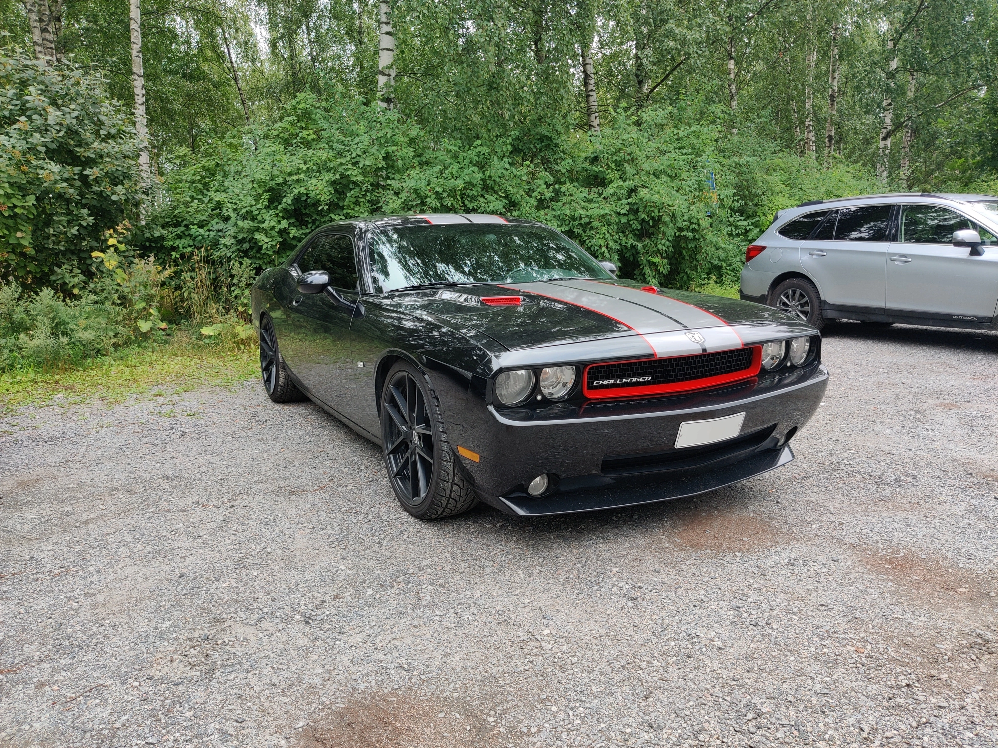Esimerkkiasennus - Dodge Challenger 2010