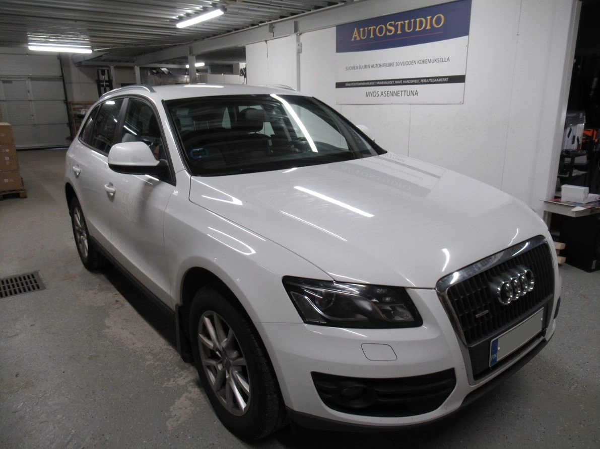Audi Q5 aktiivisubbarin asennus