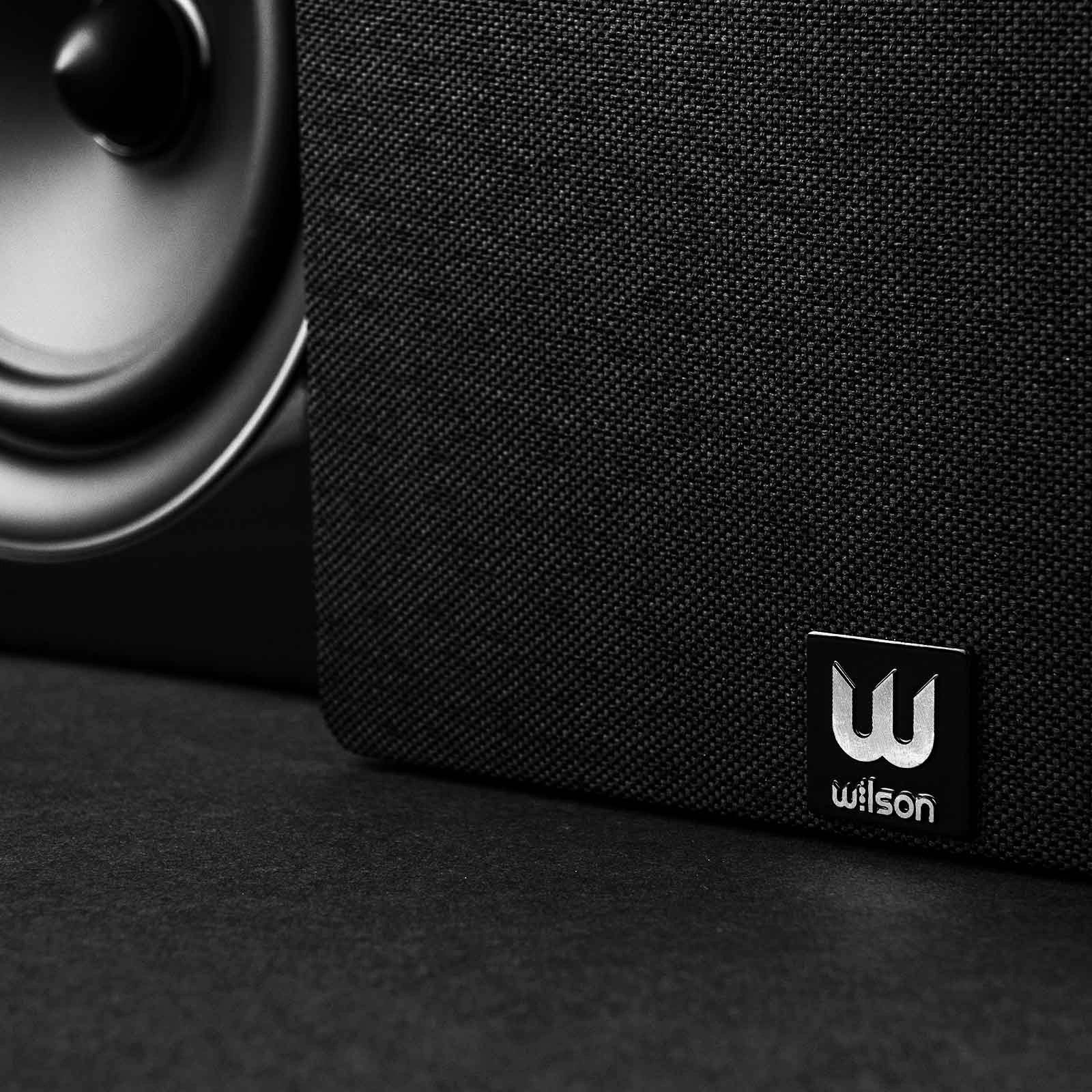 Wilson EL-4 hyllykaiutin, musta, logo