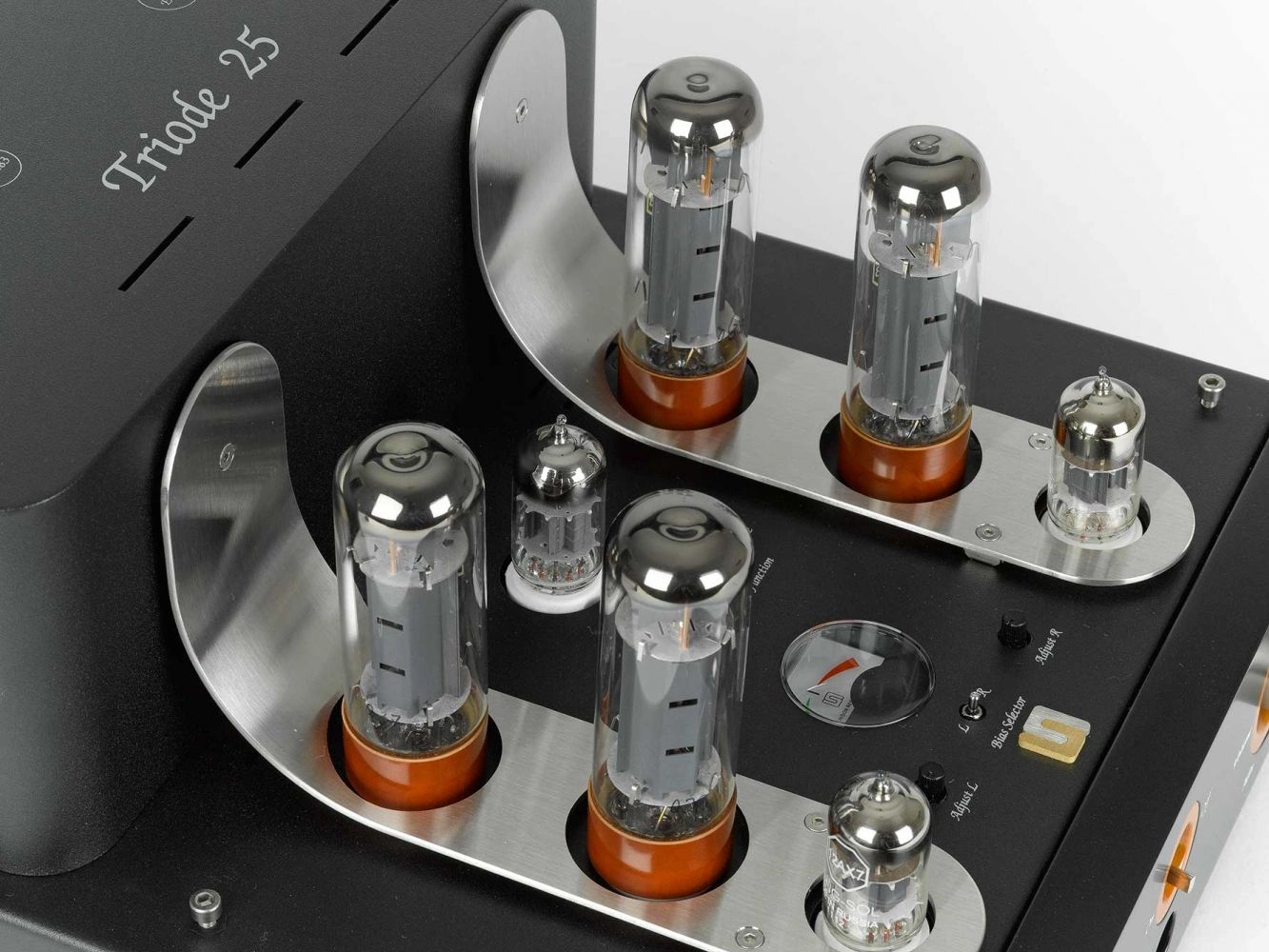 Unison Research Triode 25 integroitu putkivahvistin, upea viimeistely