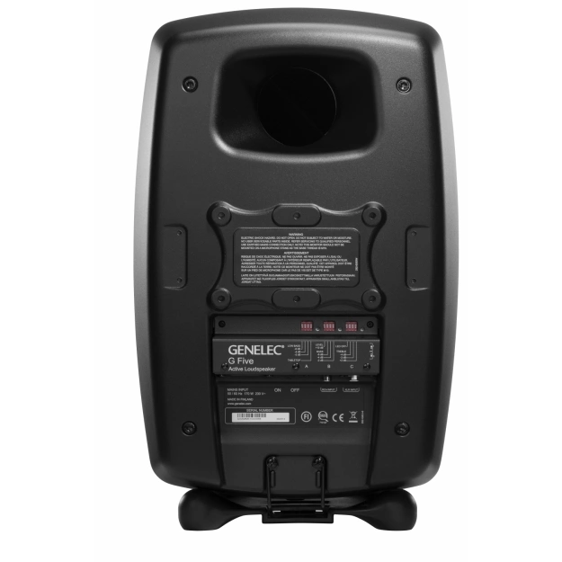 Genelec G Five musta takapaneli ja liittimet