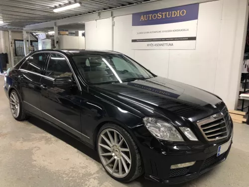 MB W212 2016 kaiuttimien asennus