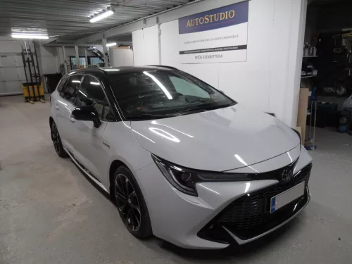 Toyota Corolla hybrid 2020 kaiuttimien asennus ja ovien vaimennus 1435963a1cc00868af.jpg
