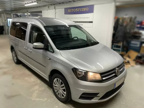 VW Caddy -20 soittimen ja kameran asennus 1440363bbc04a19d73.jpg