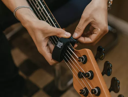 ernie_ball_eb_2812_bassonkielet-064a6b88035280.jpg