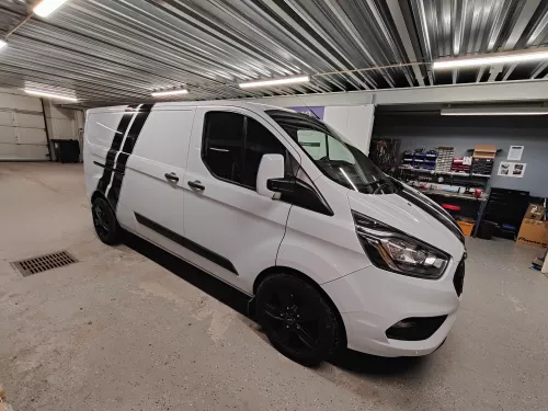 mercedes_benz_sprinter_2019_aktiivisubwooferin_asennus-065390db6a7239.jpg