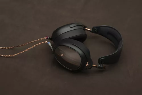 meze-audio-liric-2nd-generation-closed-back-headphones-blackebony-06abb78036b05a.jpg