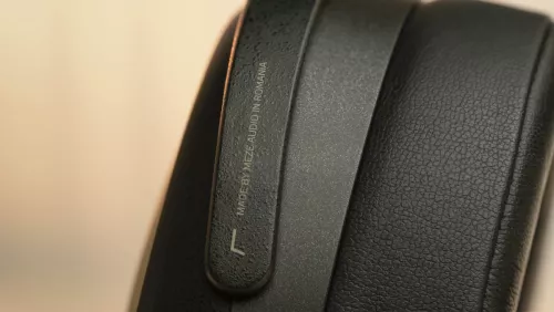 meze-audio-liric-2nd-generation-closed-back-headphones-blackebony-06abb78093c5b1.jpg