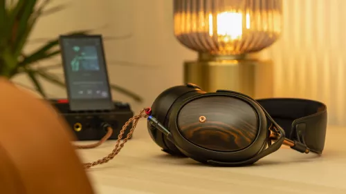 meze-audio-liric-2nd-generation-closed-back-headphones-blackebony-06abb780b01dbc.jpg
