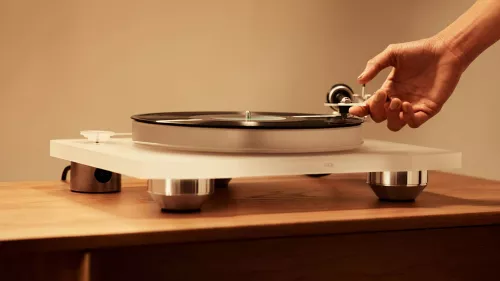 marantz_tt_15s1_turntable-0662f6296f22dd.jpg