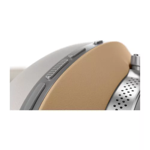 px8_headphone_bond-066433baf6e80d.jpg