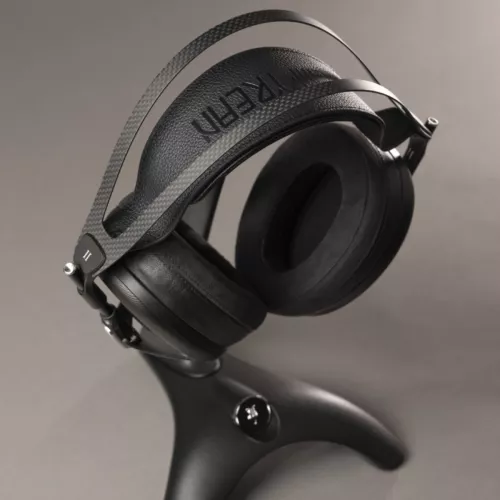 meze-audio-manta-headphone-stand-066c398fd5ecb7.jpg