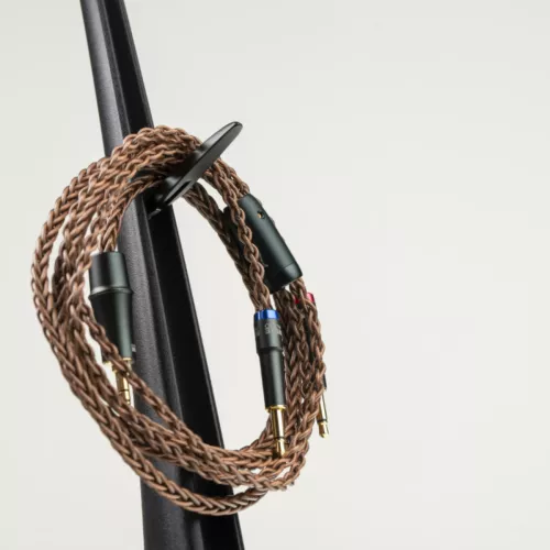meze-audio-manta-headphone-stand-066c39910b4412.jpg