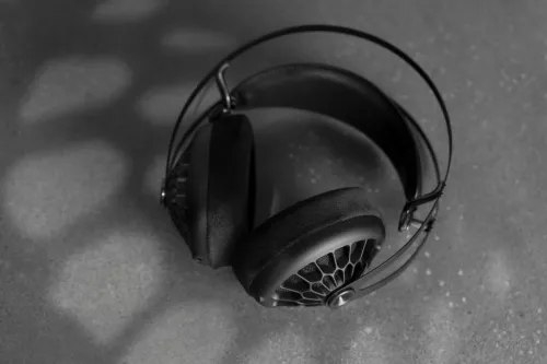 meze-audio-105-aer-open-back-circumaural-headphones-06731c2322707d.jpg
