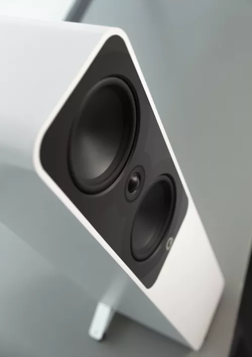 q-acoustics-q5050-floor-standing-speaker-white-0680f23a3b1ed2.jpg