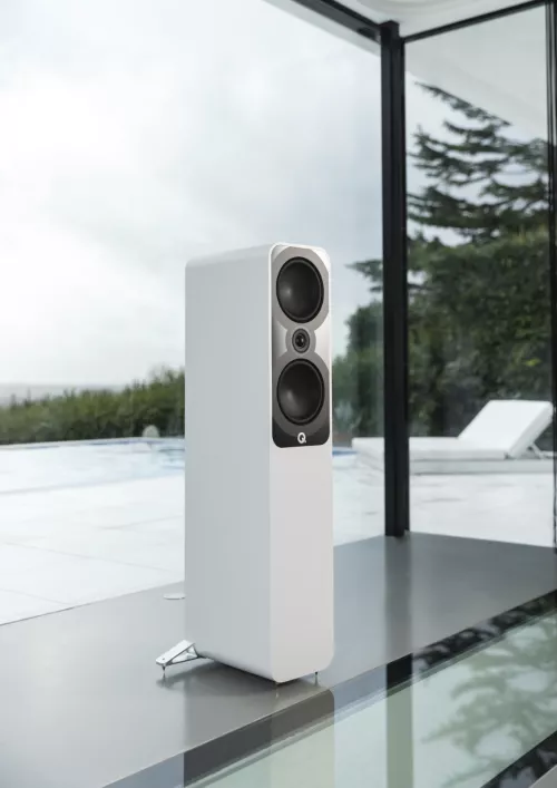 q-acoustics-q5050-floor-standing-speaker-white-0680f23a3b001d.jpg