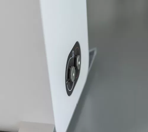 q-acoustics-q5050-floor-standing-speaker-white-0680f23a57f972.jpg