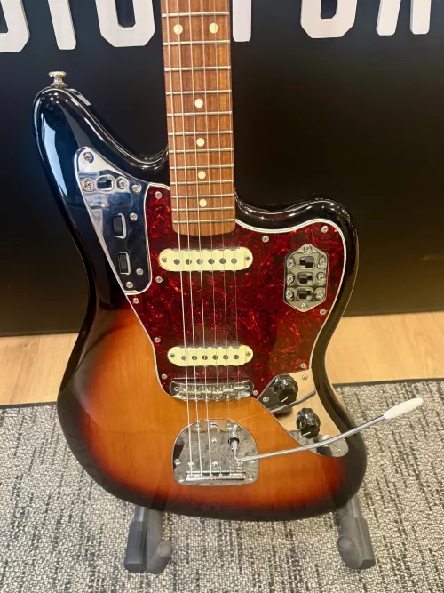 kaytetty-fender-kaytetty-fender-vintera-60s-jaguar-pf-3ts-sahkokitara-06abbabfc848b1.jpg