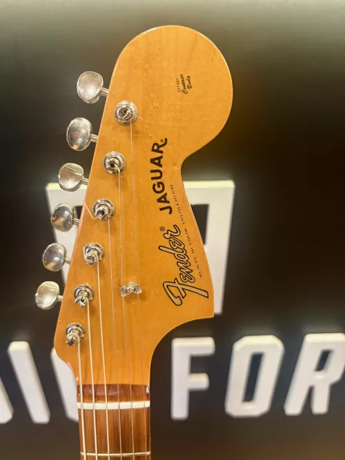 kaytetty-fender-kaytetty-fender-vintera-60s-jaguar-pf-3ts-sahkokitara-06abbabff4f9bf.jpg