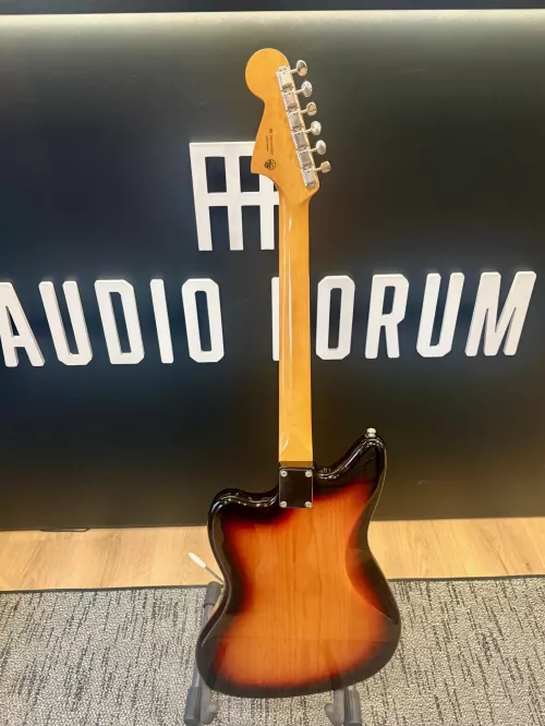 kaytetty-fender-kaytetty-fender-vintera-60s-jaguar-pf-3ts-sahkokitara-06abbac05ce059.jpg